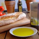 Brot und Olivenöl mit etwas Salz