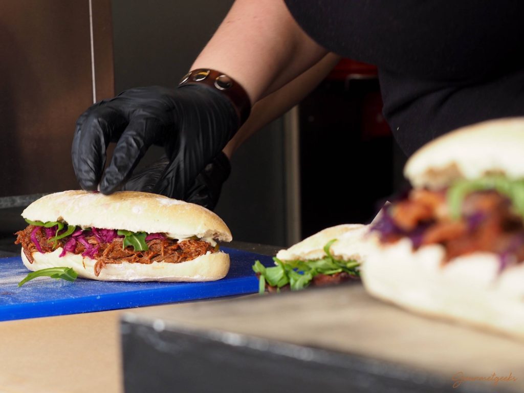 Zum Niederknien: das Pulled Beef Sandwich